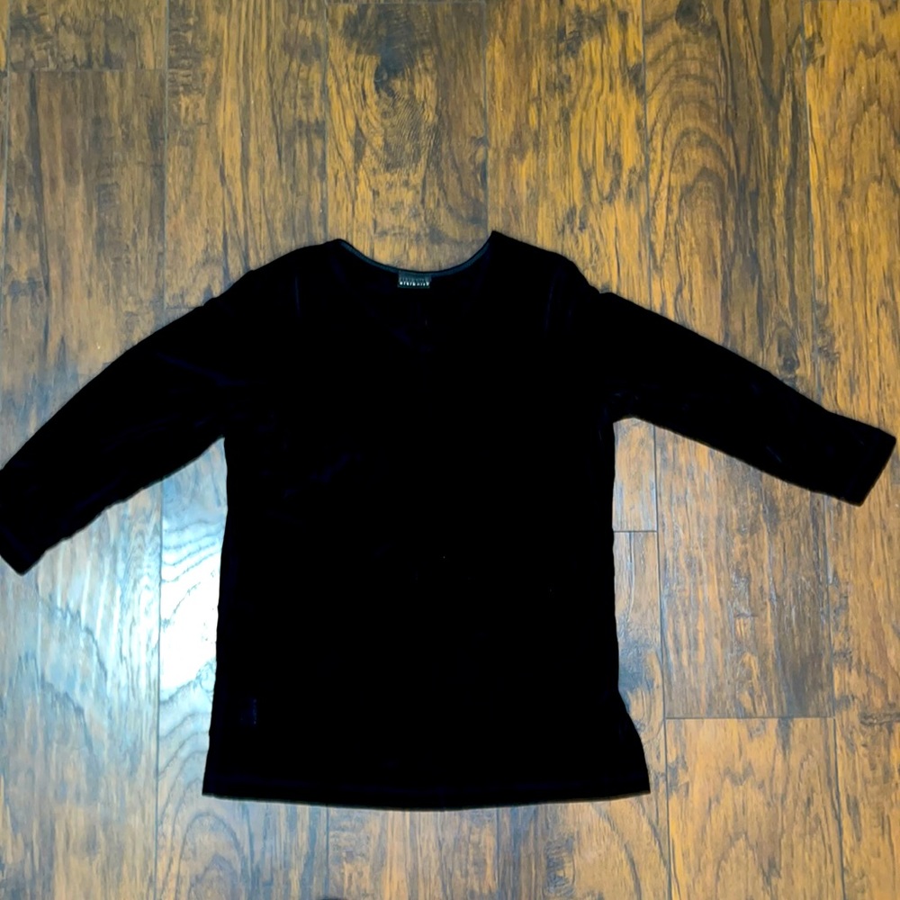 Very clean solid black 3/4 sleeve 90%acetate/10%spandex